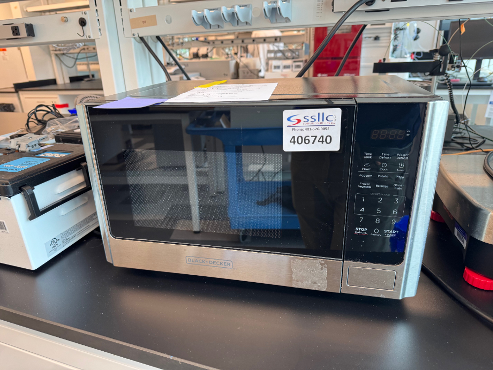 Image of Black + Decker Microwave Oven